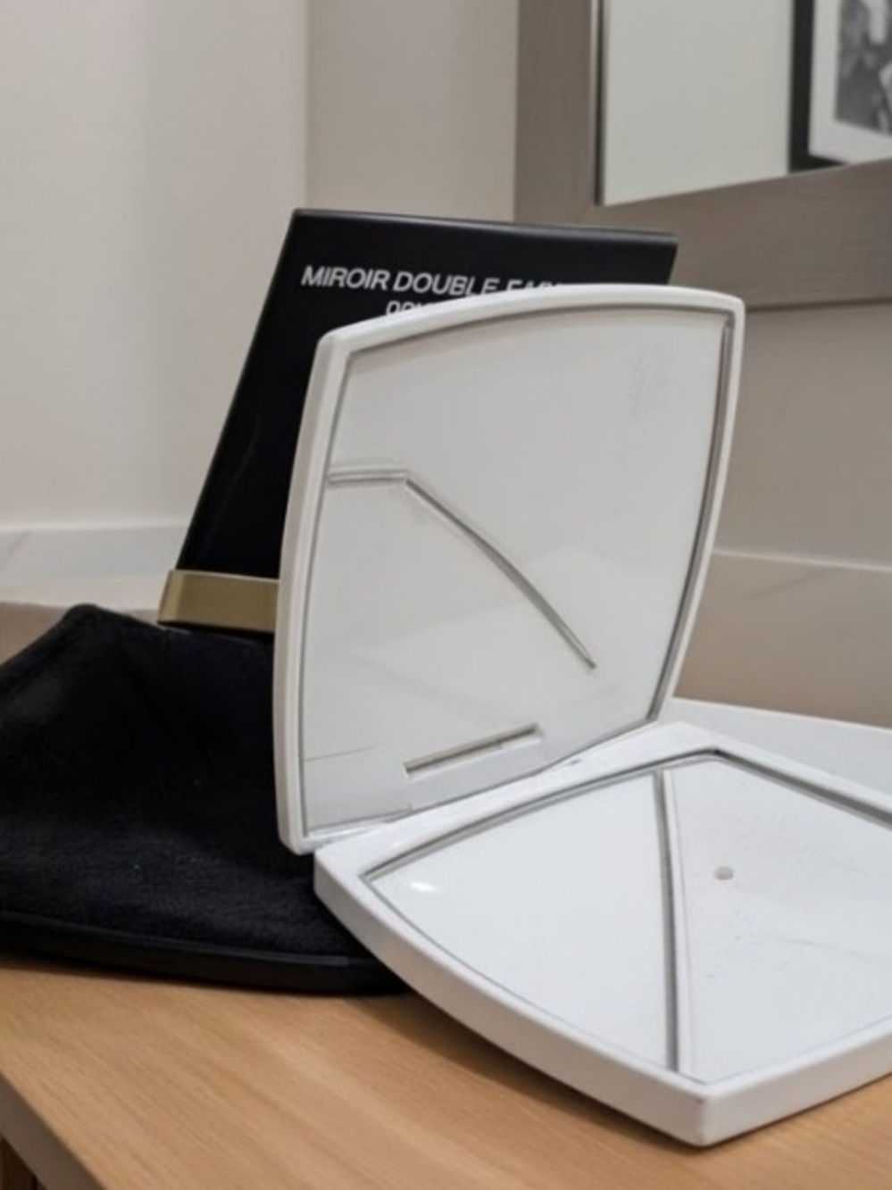CHANEL White Compact Double Mirror with Black Logo With Velvet Pouch - Picture 3 of 3